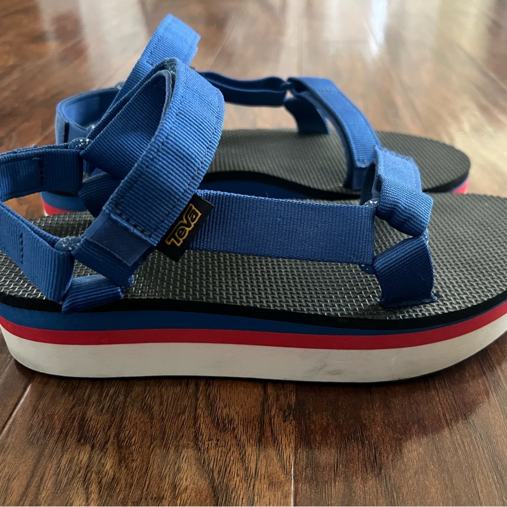 Teva platform sandals size 10 - unisex.
